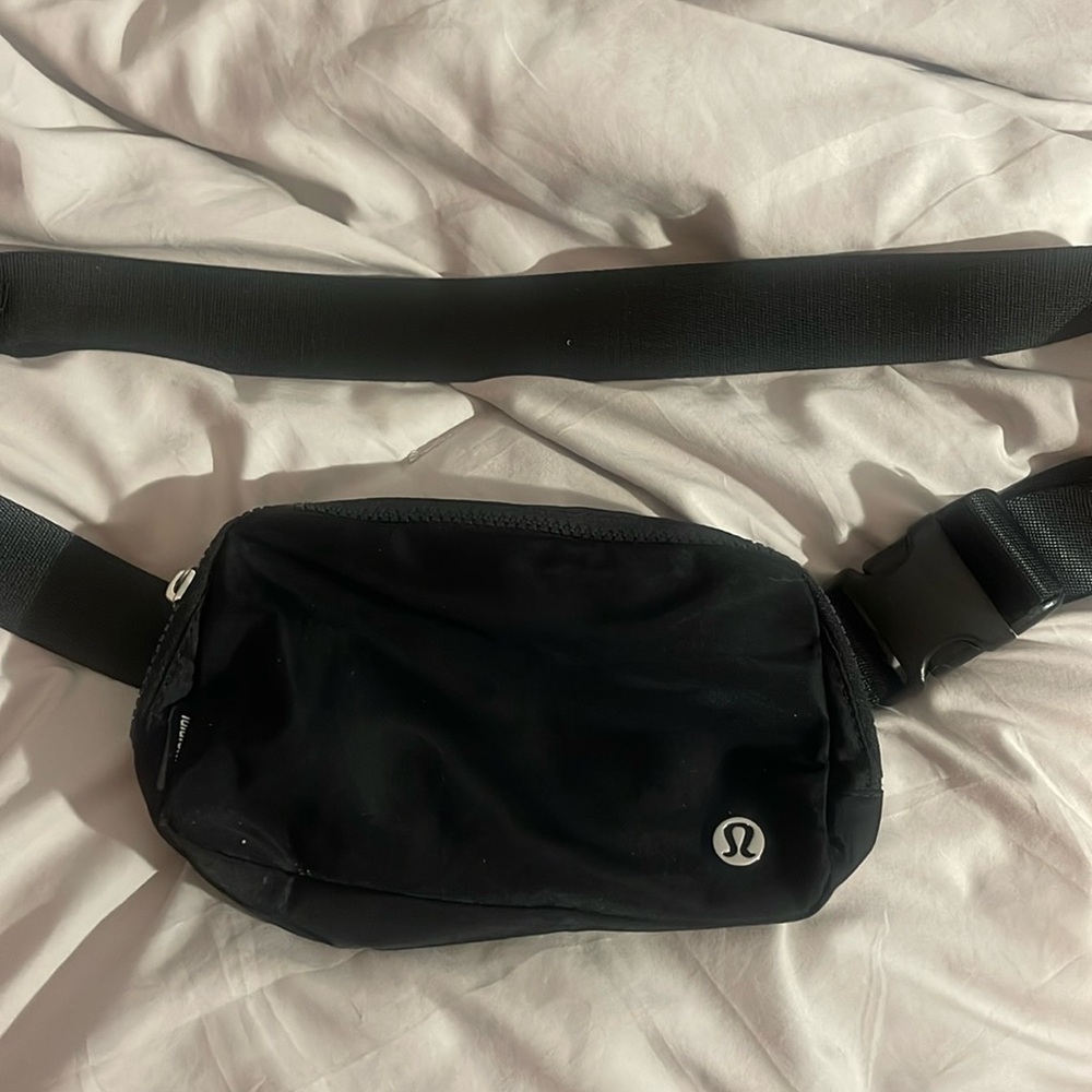 lululemon black belt bag